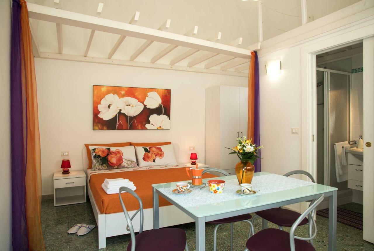 Le Tre Rose Di Gio Hotel Casamassella Luaran gambar